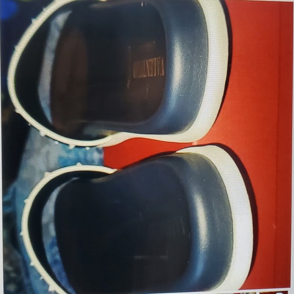 Valentino Free Tockstid Spike pool Slide Comes with dust bag and original box - Picture 8 of 12